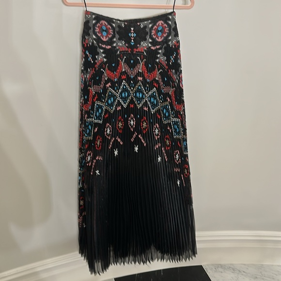 ERMANNO SCERVINO
Pleated Patterned Maxi Skirt Euro 40 - Picture 8 of 13